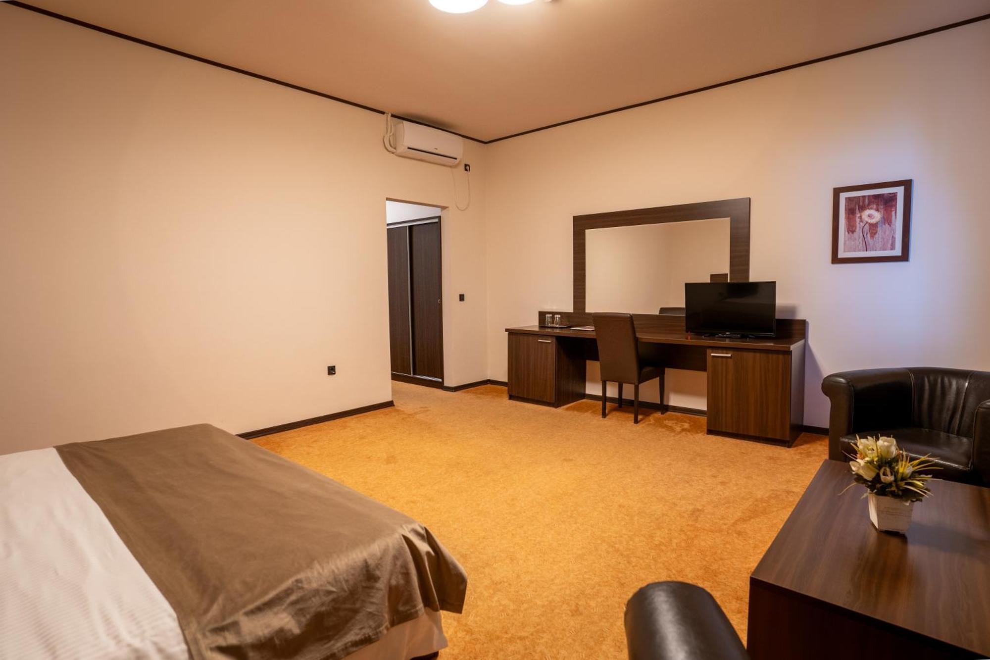 Hotel Aurelia Chisoda Buitenkant foto
